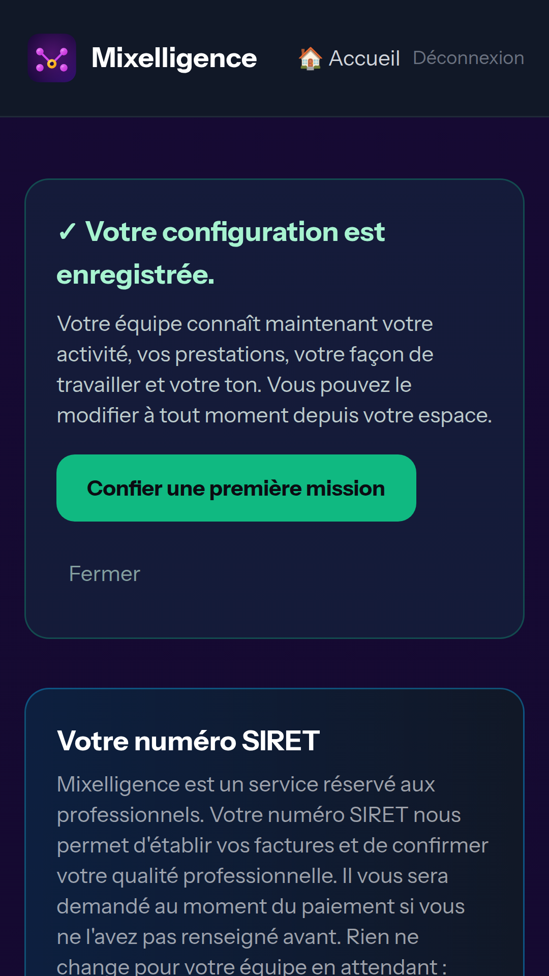 Arrivée sur le tableau de bord, sur téléphone : le bloc « ✓ Votre configuration est enregistrée. », son bouton vert « Confier une première mission », le lien « Fermer », puis le début de l'encart « Votre numéro SIRET ».